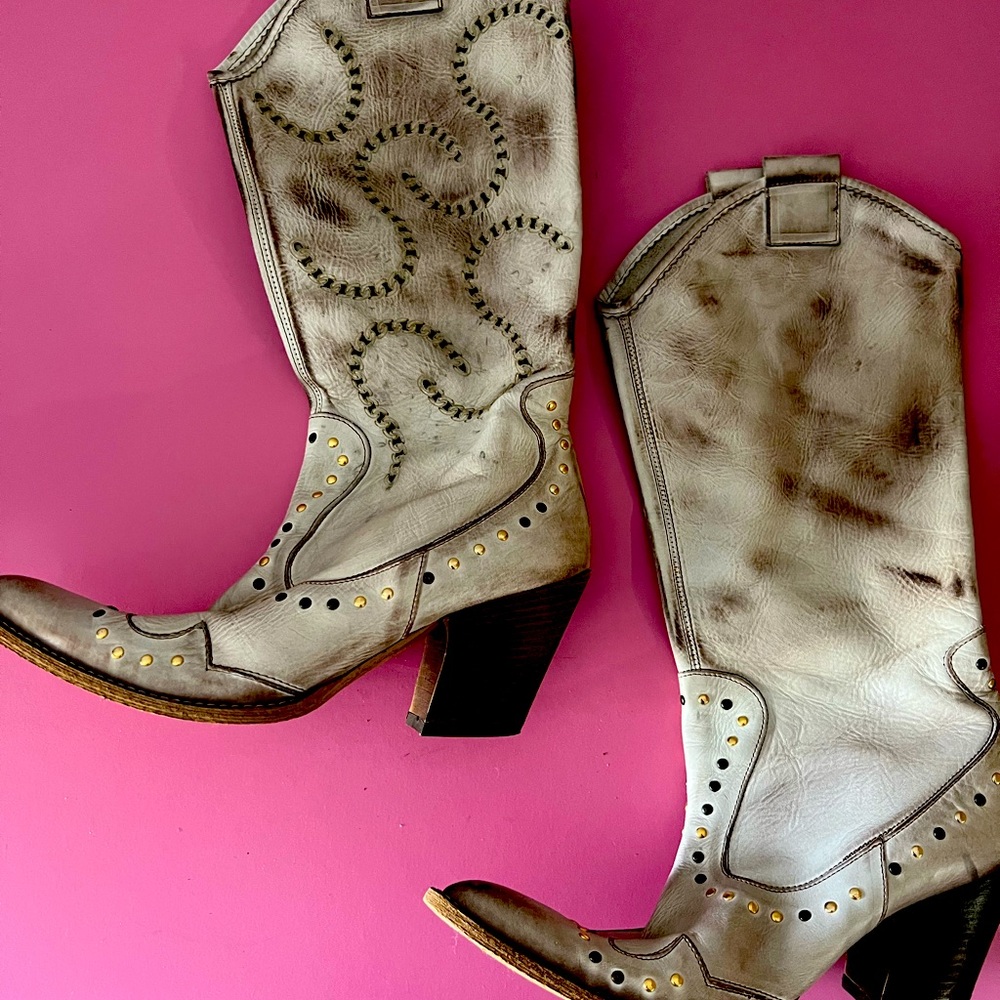 ITALIAN MADE LEATHER BOOTS WITH STUDS SIZE 38! NEVER WORN!